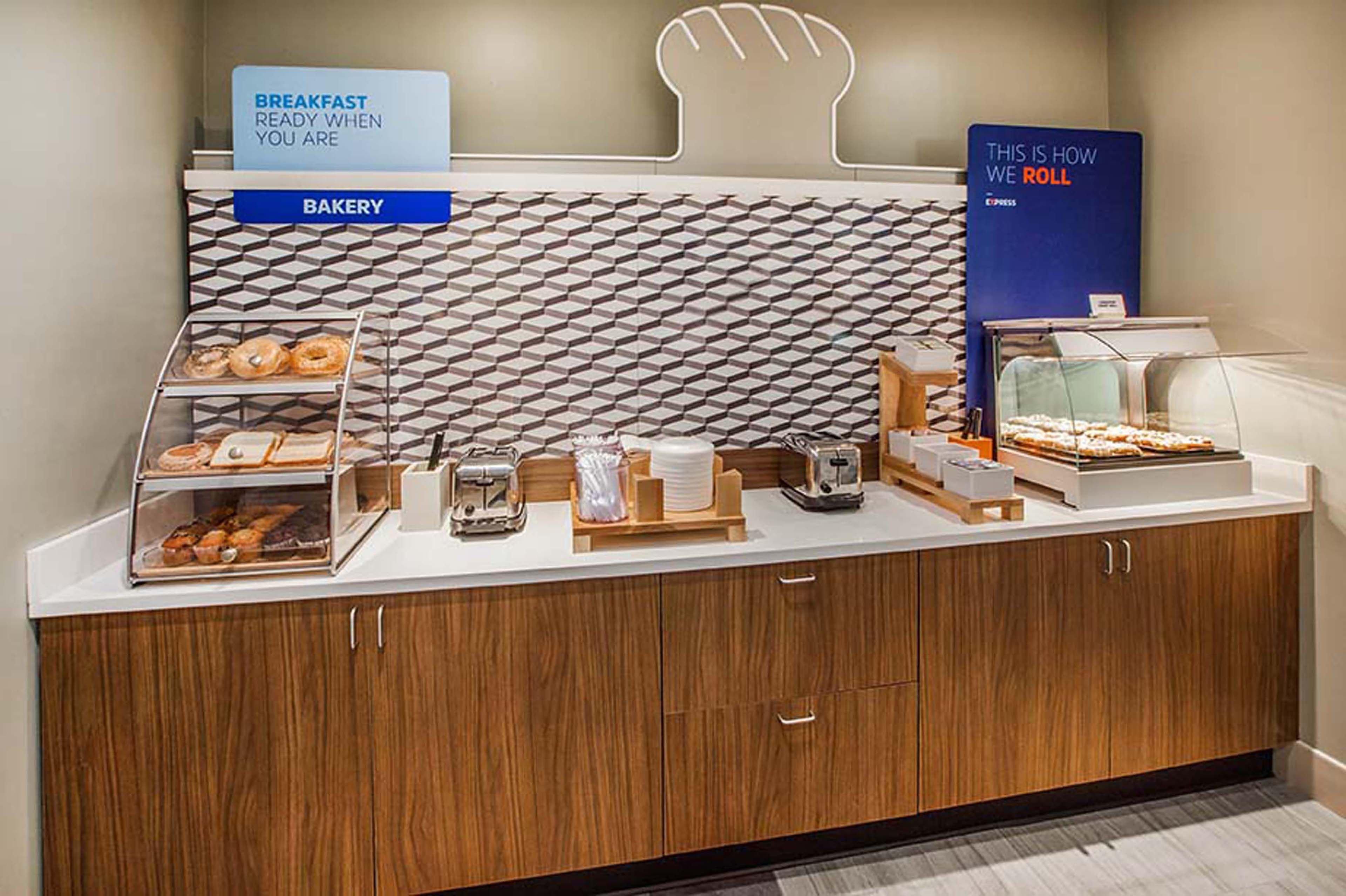 Holiday Inn Express Westley By Ihg Exterior photo